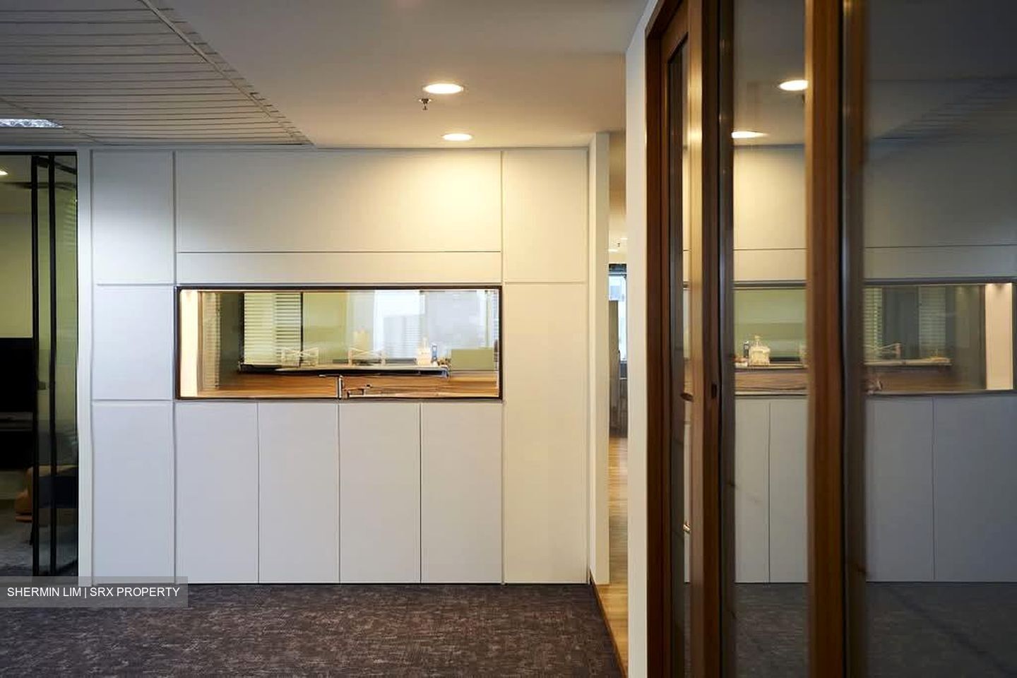 Income At Raffles (D1), Office #589671041